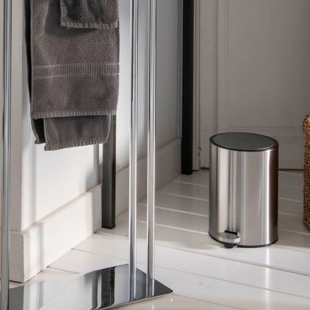 Poubelle moderne en acier inoxydable
