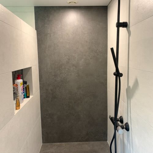 Rénovation d'une salle de bain avec plaques XXL