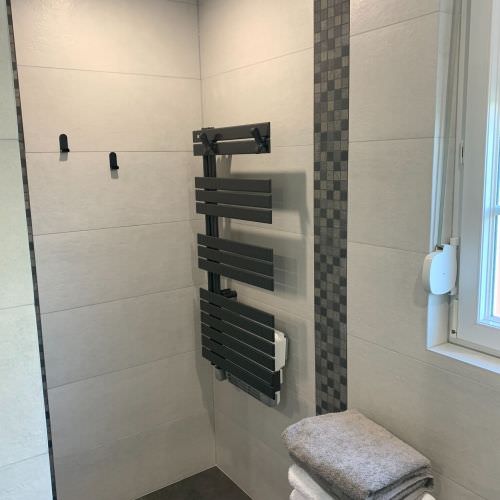 Rénovation d'une salle de bain avec plaques XXL