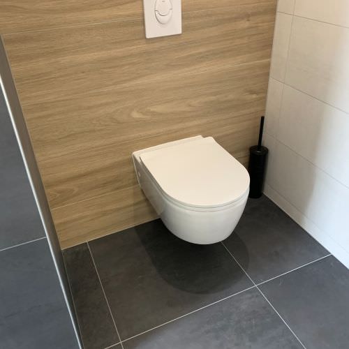 Création d'une salle de bain avec douche et baignoire