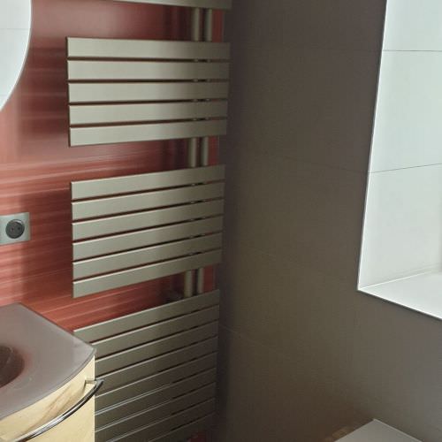 Transformation d'une salle de bain avec baignoire et douche