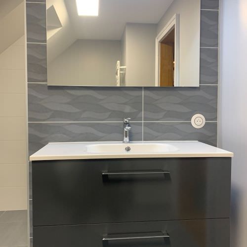 Réorganisation d'une salle de bain avec wc