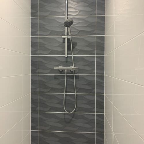 Réorganisation d'une salle de bain avec wc