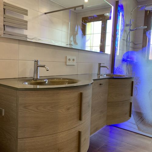 Rénovation salle de bain aspect bois