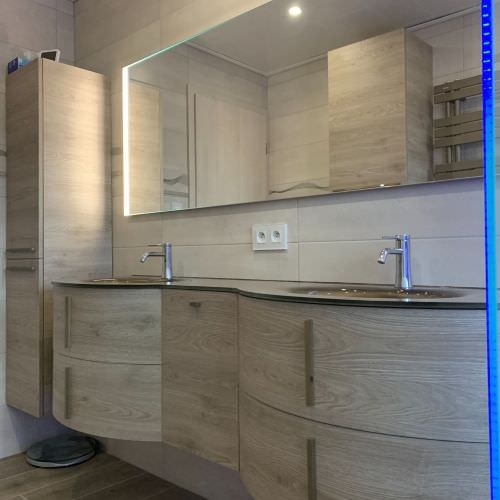 Rénovation salle de bain aspect bois