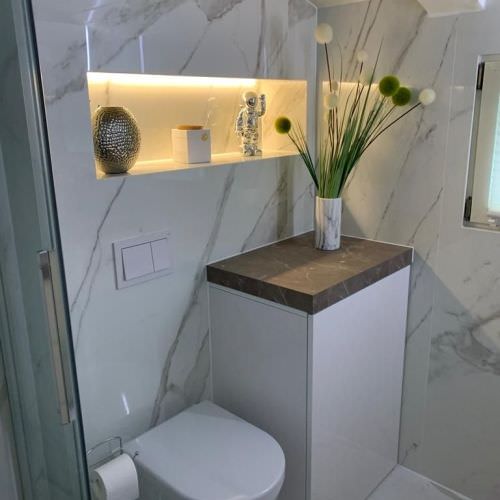 Rénovation salle de bain effet marbre blanc