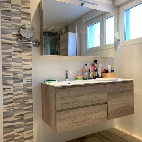 Transformation d'une salle de bain effet bois