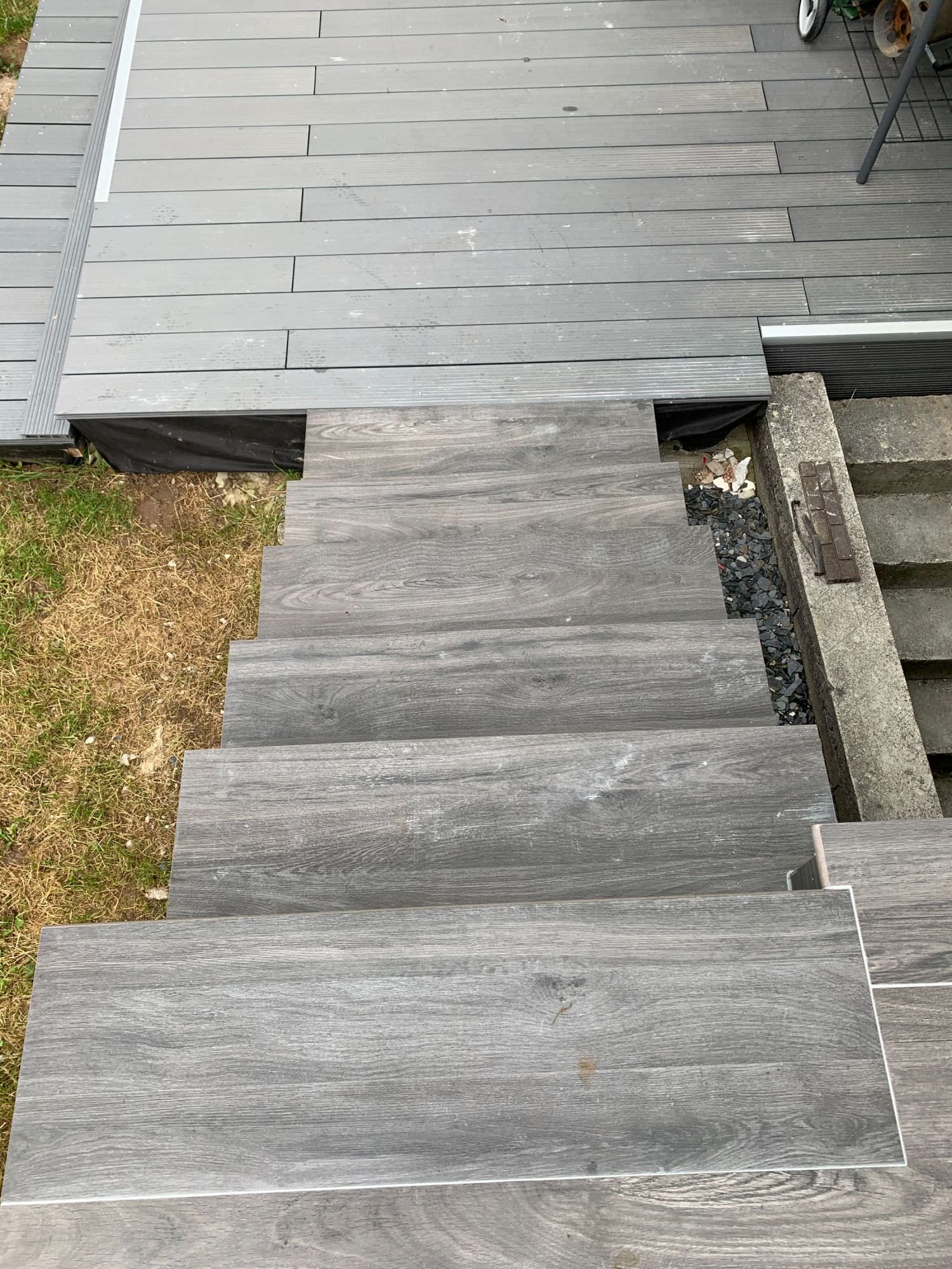 Terrasse et escalier aspect bois