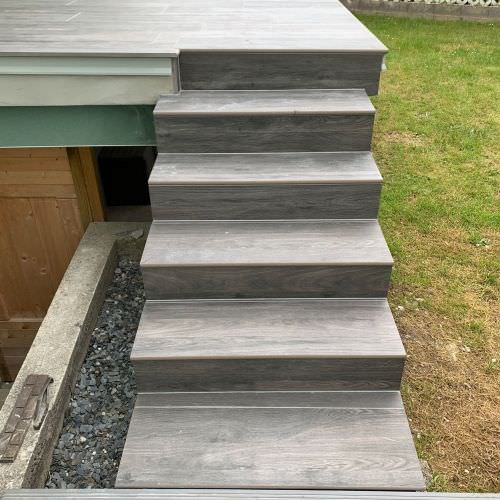 Terrasse et escalier aspect bois