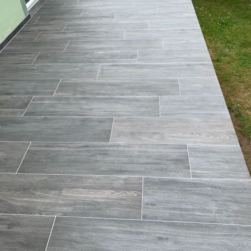 Terrasse et escalier aspect bois