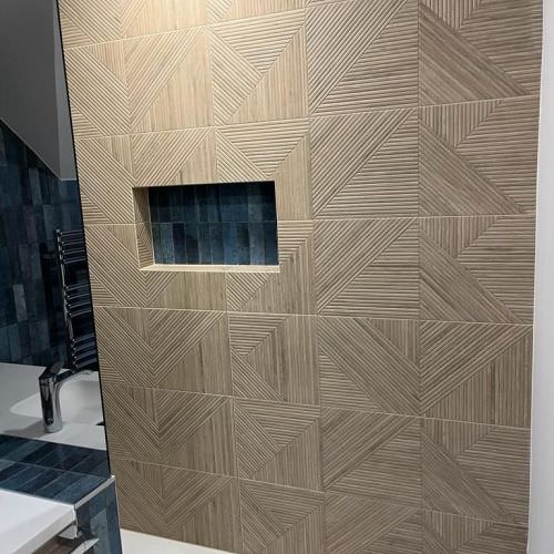 Réorganisation d'une salle de bain avec baignoire