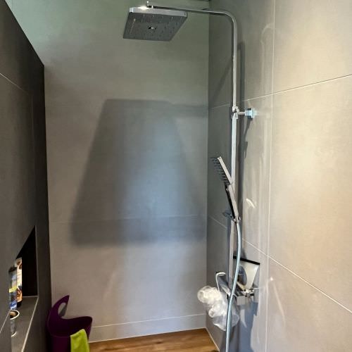 Salle de bain aspect bois