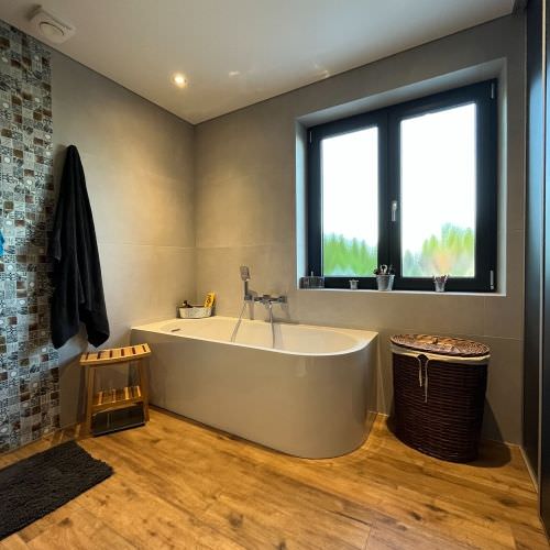 Salle de bain aspect bois