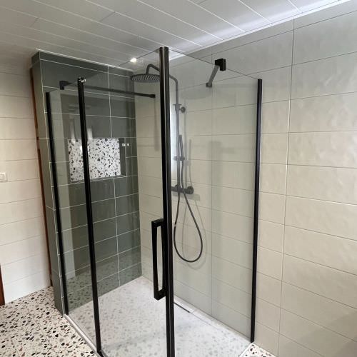 Salle de bain effet terrazzo