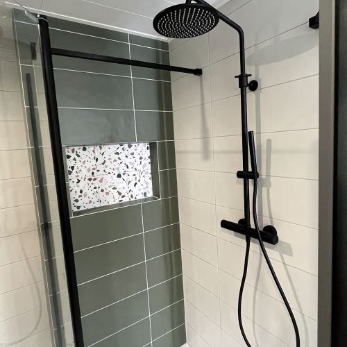 Salle de bain effet terrazzo