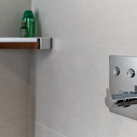 Aménagement d'une salle de bain avec wc