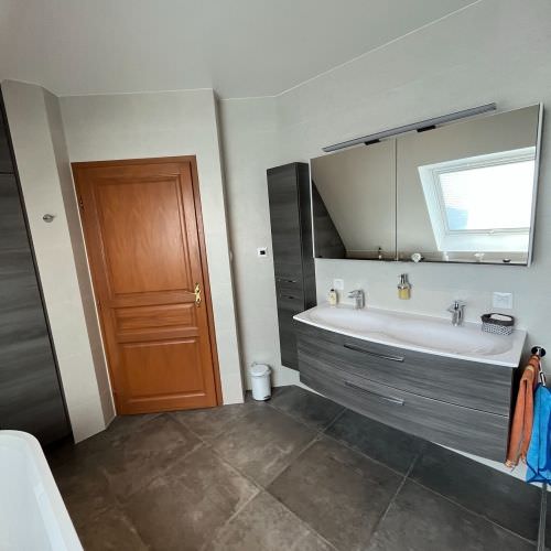 Aménagement d'une salle de bain avec wc