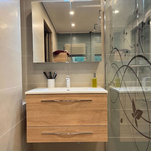 Transformation complète d'une salle de bain avec wc