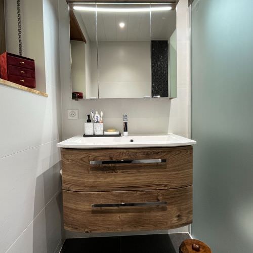 Réorganisation d'une salle de bain avec douche