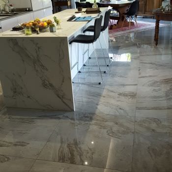 Rénovation d'un sol aspect marbre 80x80