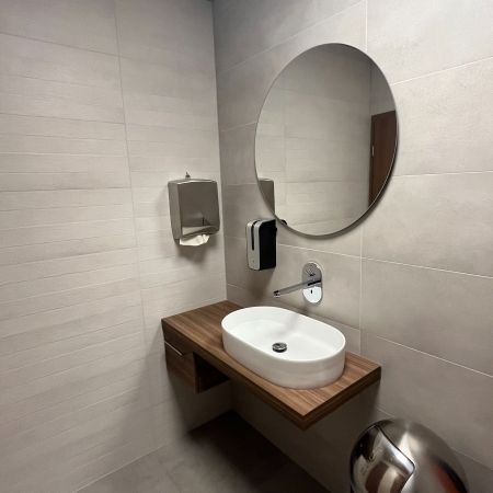 Rénovation des sanitaires de Est industrie