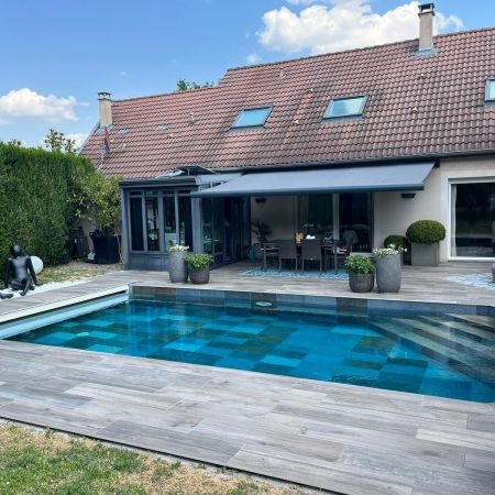 Rénovation d'une piscine extérieure et des plages Rénovation d'une piscine extérieure et des plages