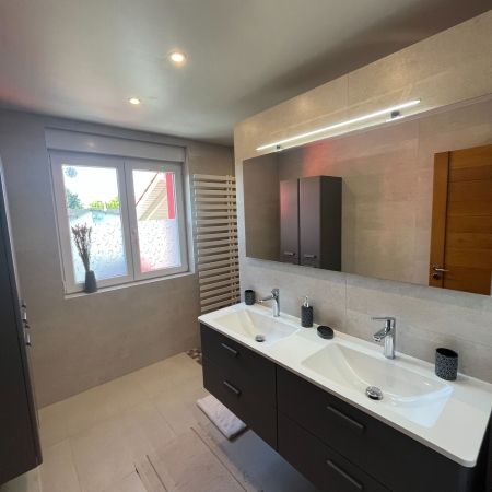 Une salle de bain intemporelle