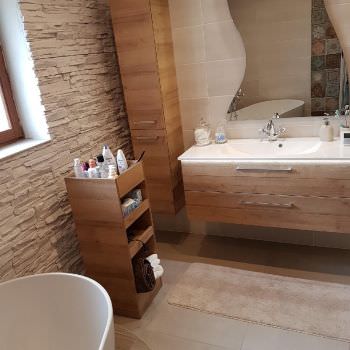 Salle de bain cosy avec robinetterie RETRO