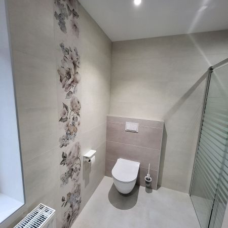 Création d'une salle d'eau avec un toilette