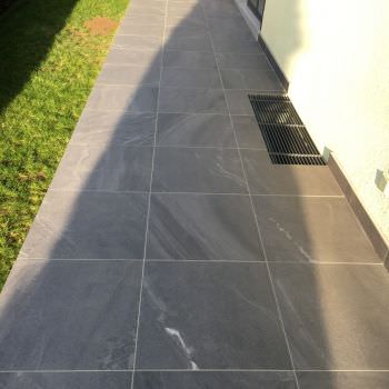 Entourage de maison et terrasse