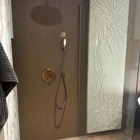 Une salle de bain comme une forêt enchantée