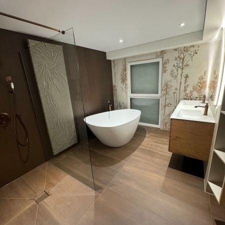 Une salle de bain comme une forêt enchantée