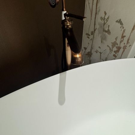 Une salle de bain comme une forêt enchantée