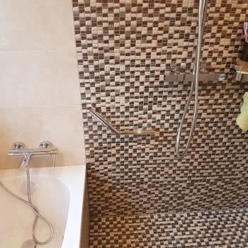 Salle de bain avec douche XXL