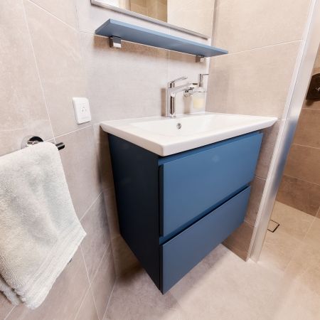 Rénovation salle de bain avec une touche de bleu Rénovation salle de bain avec une touche de bleu