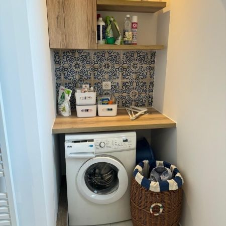 Salle de bain pratique aux notes "rétro"