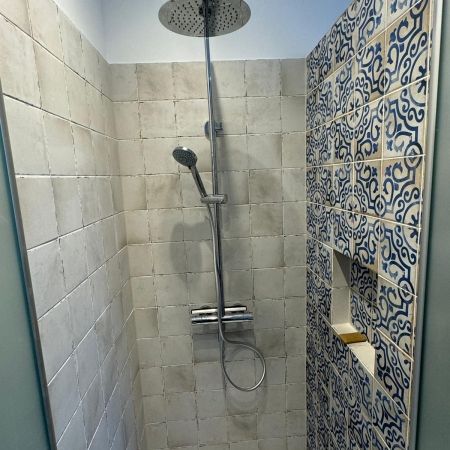 Salle de bain pratique aux notes "rétro"