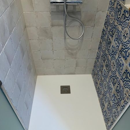 Salle de bain pratique aux notes "rétro"