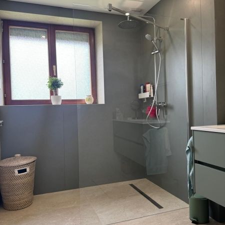 Quiétude et élégance définissent cette salle de bain Quiétude et élégance définissent cette salle de bain