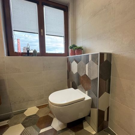 Une rénovation de SDB qui s'inspire des métaux Une rénovation de SDB qui s'inspire des métaux