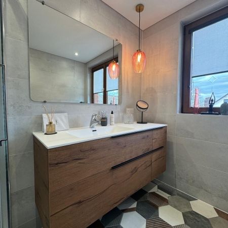 Une rénovation de SDB qui s'inspire des métaux Une rénovation de SDB qui s'inspire des métaux