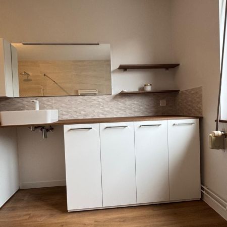 Création d'une salle de bain PMR intégrée à une chambre Création d'une salle de bain PMR intégrée à une chambre