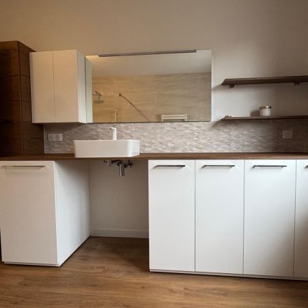 Création d'une salle de bain PMR intégrée à une chambre Création d'une salle de bain PMR intégrée à une chambre