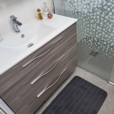 Remplacement de baignoire par une douche et rénovation harmonisée