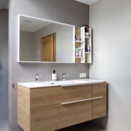 Salle de bain familiale dans une nouvelle construction Salle de bain familiale dans une nouvelle construction