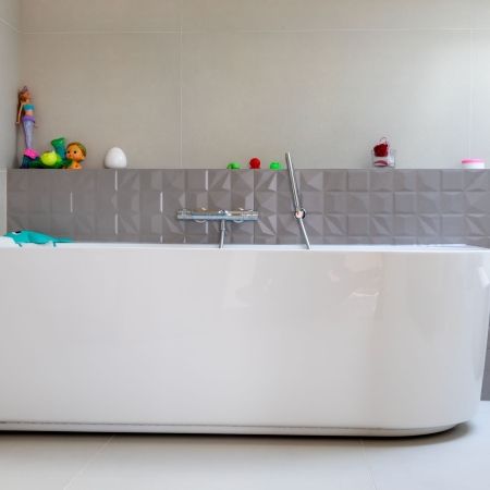 Salle de bain familiale dans une nouvelle construction Salle de bain familiale dans une nouvelle construction