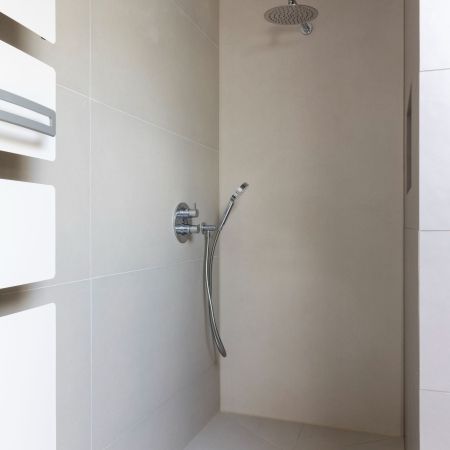 Salle de bain familiale dans une nouvelle construction Salle de bain familiale dans une nouvelle construction