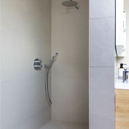 Salle de bain familiale dans une nouvelle construction Salle de bain familiale dans une nouvelle construction