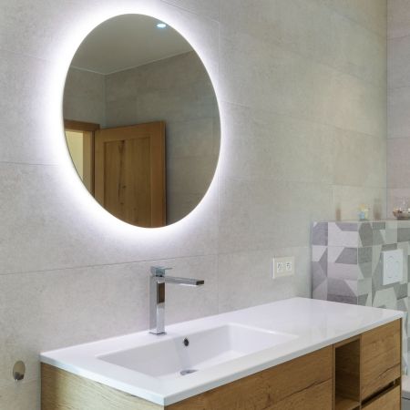 Salle de bain contemporaine dans une maison neuve