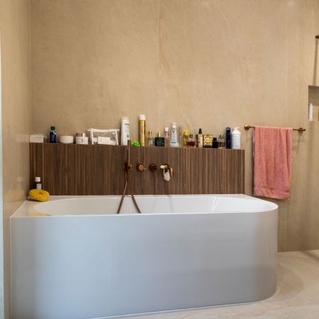 Salle de bain naturelle et raffinée dans une nouvelle construction Salle de bain naturelle et raffinée dans une nouvelle construction